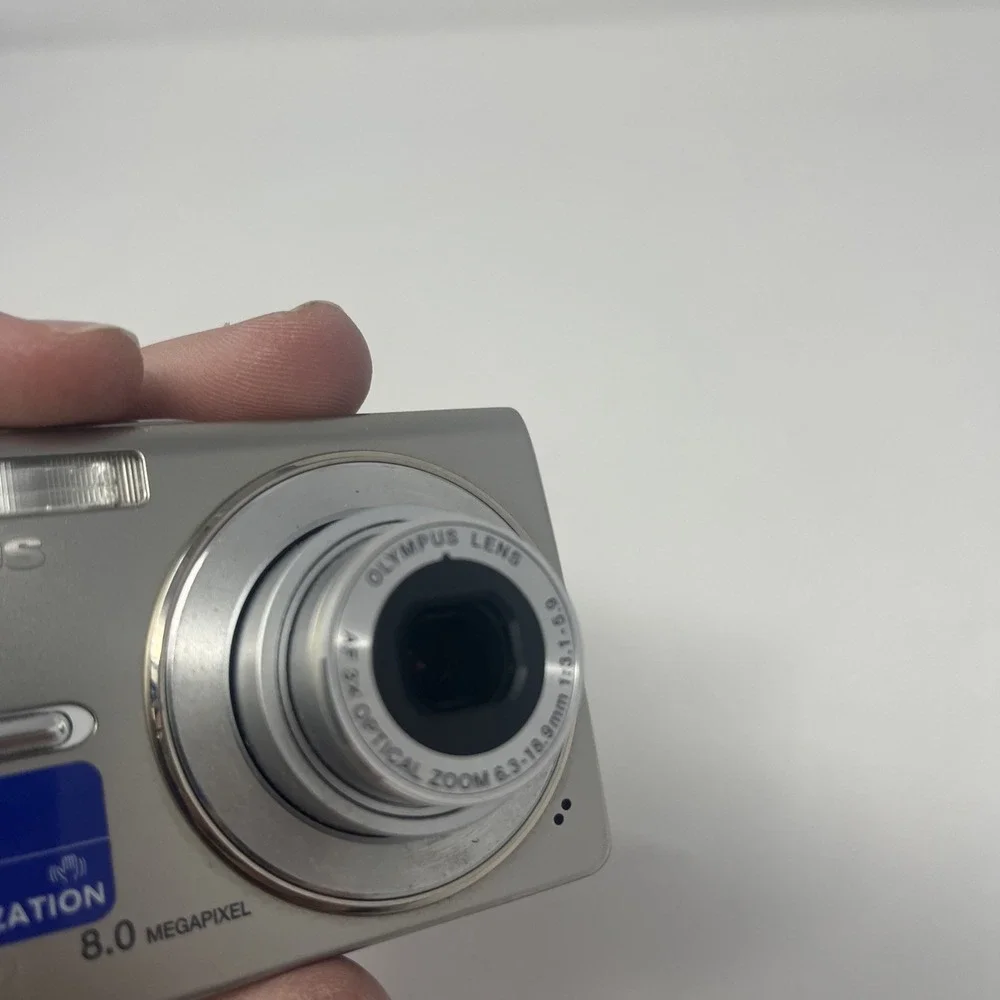 Olympus FE-280 8.0MP Digital Camera Silver Powers On Screen Defect